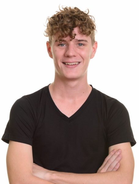 young-handsome-man-with-curly-blond-hair-2021-08-27-18-19-01-utc-e1663292943490.jpg